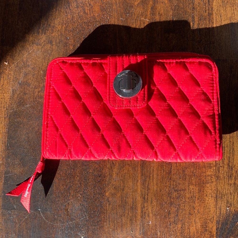 Vera Bradley NWT tango RFID Turnlock red wallet